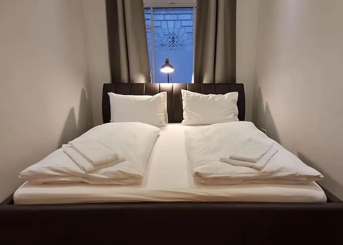 Sissi Royal Suite - Inner City 4 Bedroom Apartment